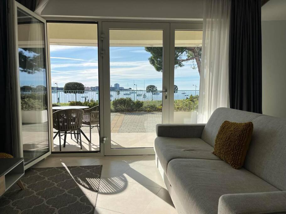 Superior Seaview Apt. With Pool Umag Exterior foto